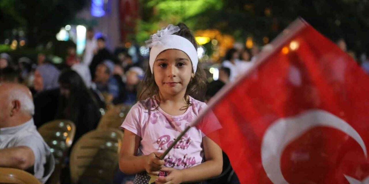 Hain darbe girişiminin  6’ncı yılında yüzlerce vatandaş Kastamonu’da tek yürek oldu