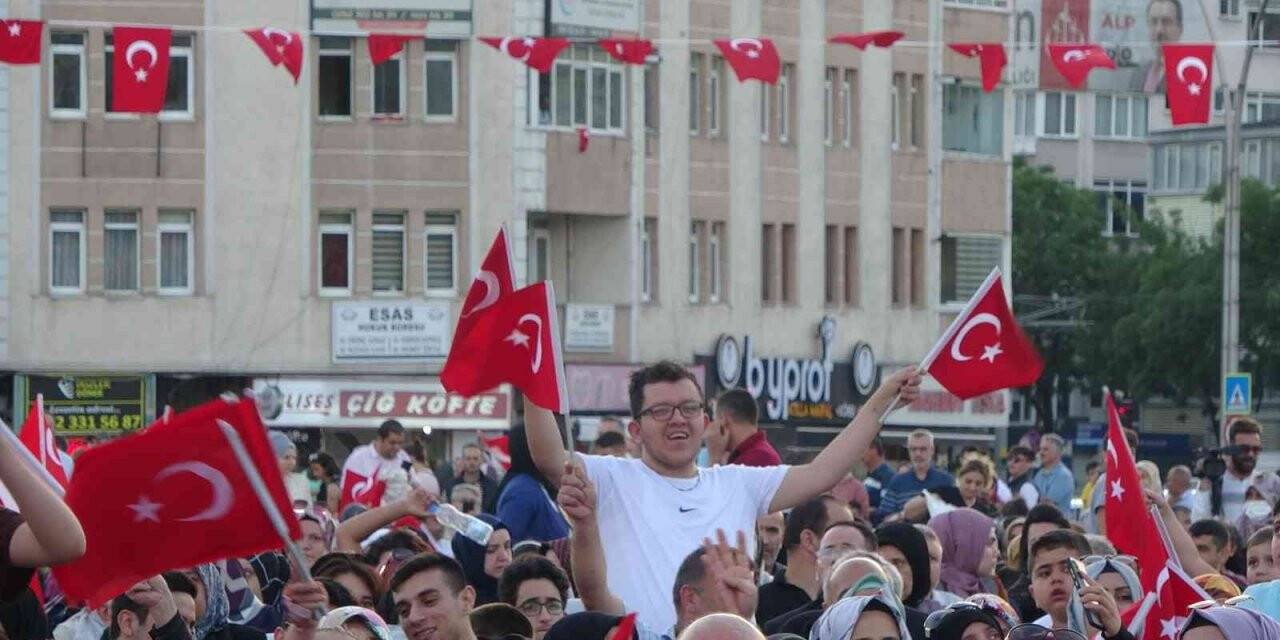 Kocaeli’de 15 Temmuz Demokrasi ve Milli Birlik Günü programına binlerce kişi katıldı