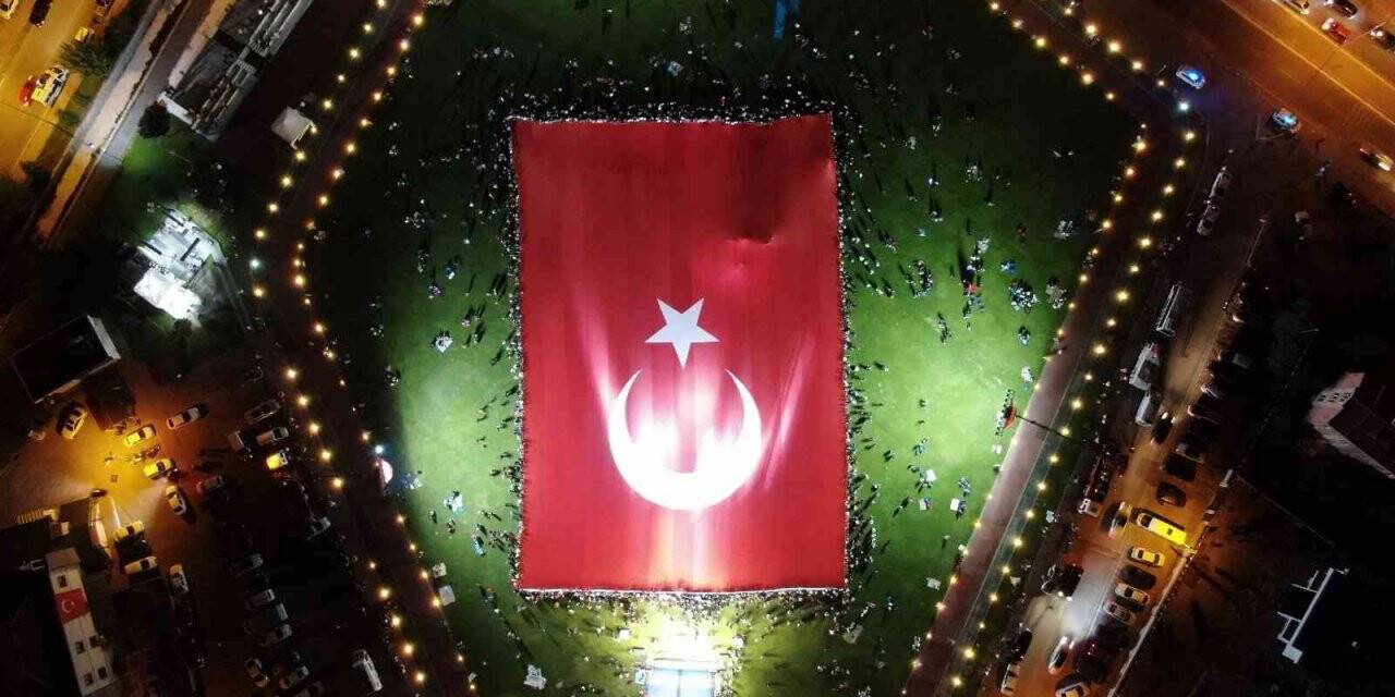 Dünyanın en büyük Türk Bayrağı 15 Temmuz’da yeniden açıldı