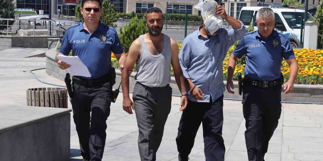 Gündüz vakti kablo çalan hırsızlar suçüstü yakalandı