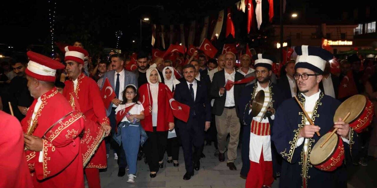 15 Temmuz’da bayraklar dalgalandı