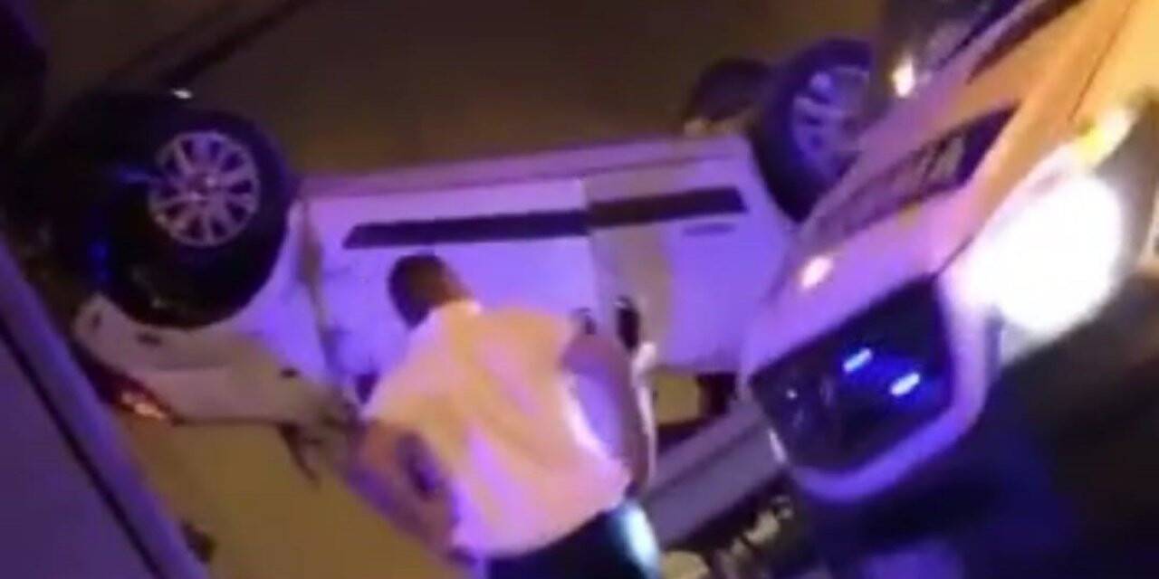 Bariyerlere çarpan araç takla attı: 4 kişi yaralandı