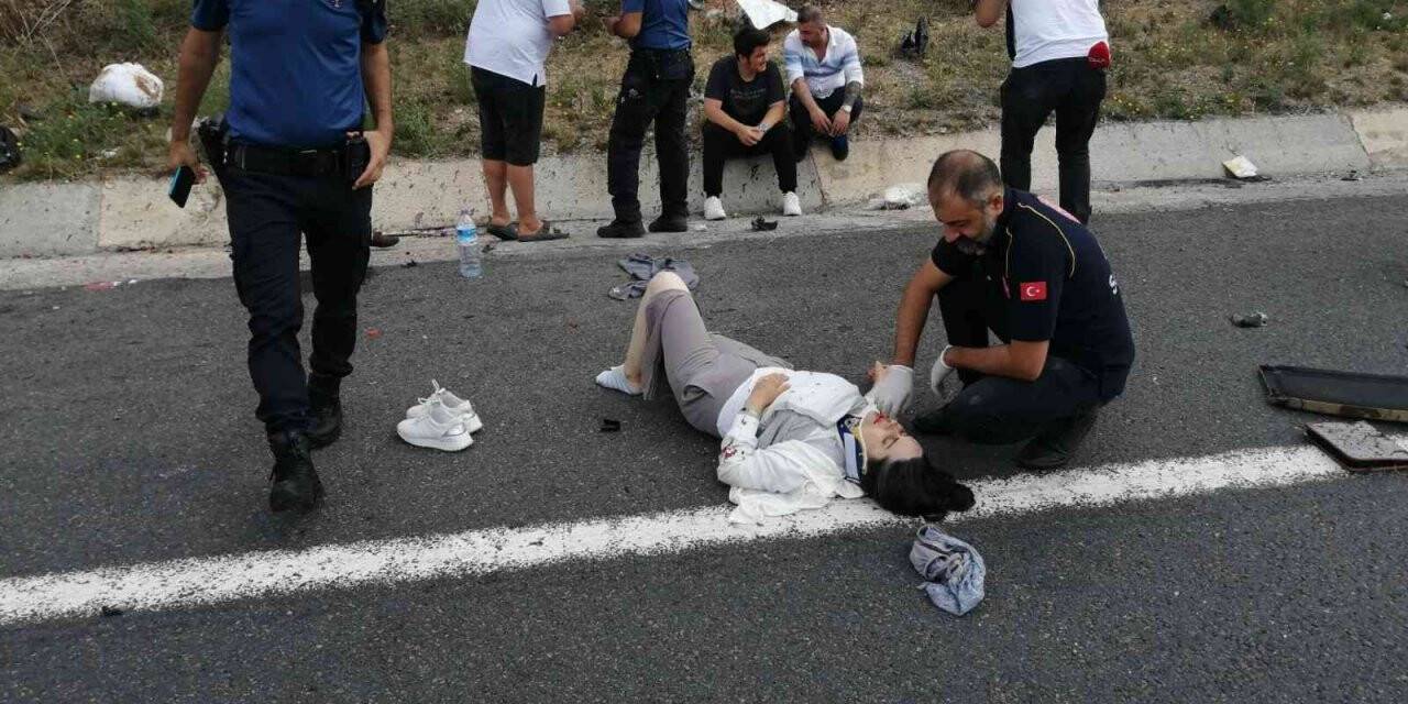 Bayram ziyaretinden dönen ailenin otomobili takla attı: 4 yaralı