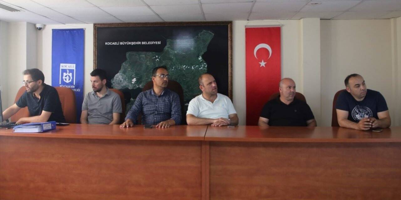 Yeni emniyet binasına yaya üst geçidi ve durak cebi