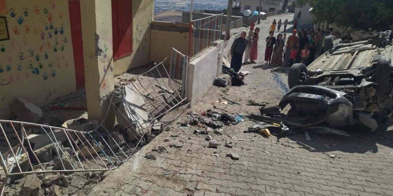 Çocuklara çarpmamak için manevra yapan sürücü hayatını kaybetti