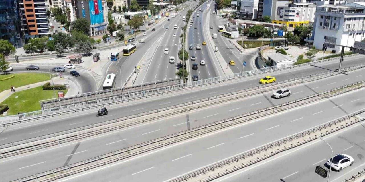 Tatilciler dönmedi, İstanbul’da yollar boş kaldı