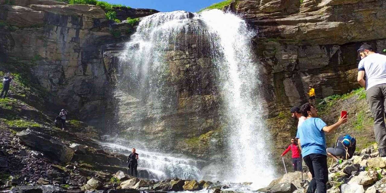 Yüksekova’nın saklı cenneti: Orşe Şelalesi