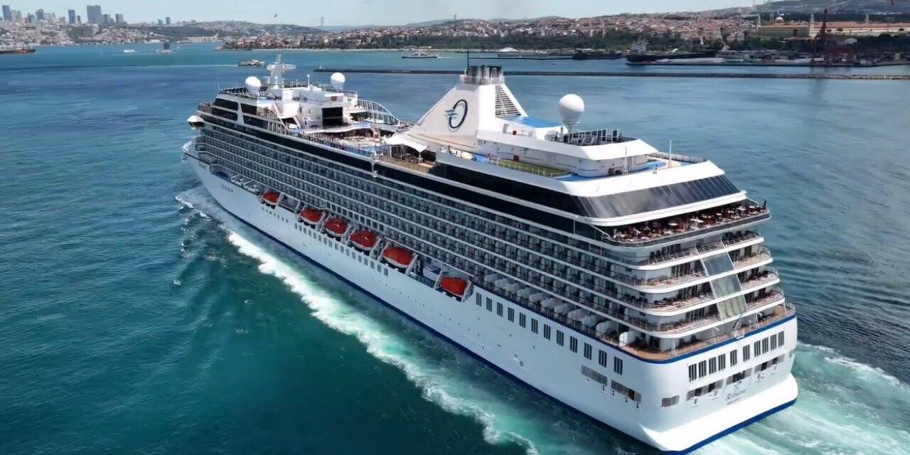 Kuşadası’ndan İstanbul’a gelen dev gemi havadan görüntülendi