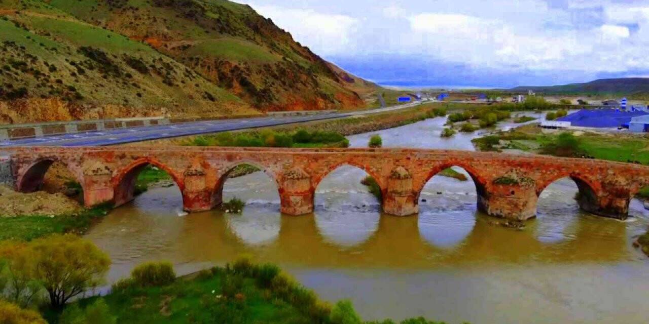 Çobandede Köprüsü ilk günkü ihtişamıyla göz kamaştırıyor