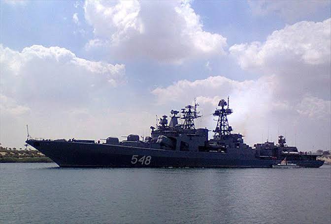 Rusya'ya ait 2 savaş gemisi, Cezayir limanına demir attı
