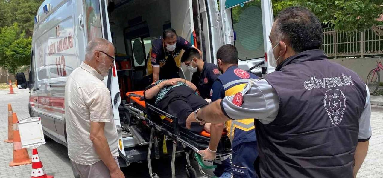 Motosikletin çarptığı yaya hastanelik oldu