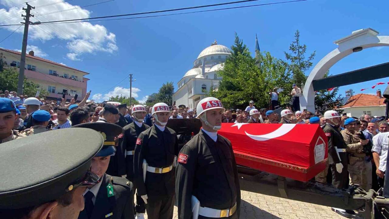 Şehit Teğmen Ömer Faruk Civelek, son yolculuğuna uğurlandı
