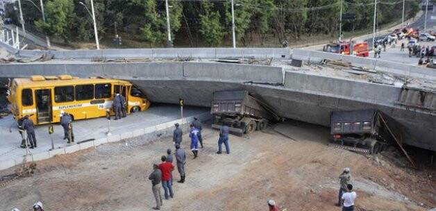 Brezilya'da dehşet! Köprü çöktü!