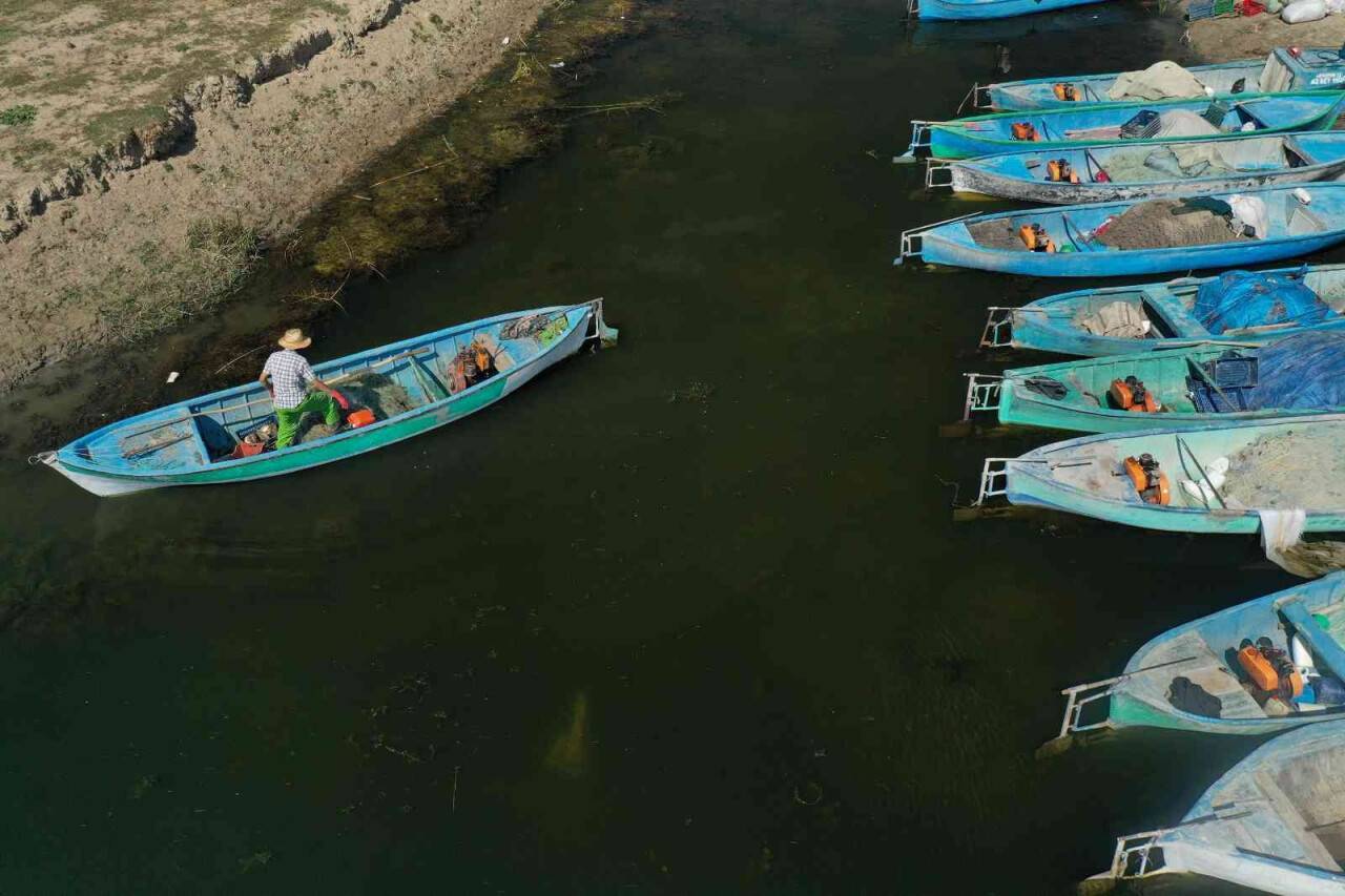 Konya Büyükşehir’den Beyşehirli balıkçılara konteyner desteği