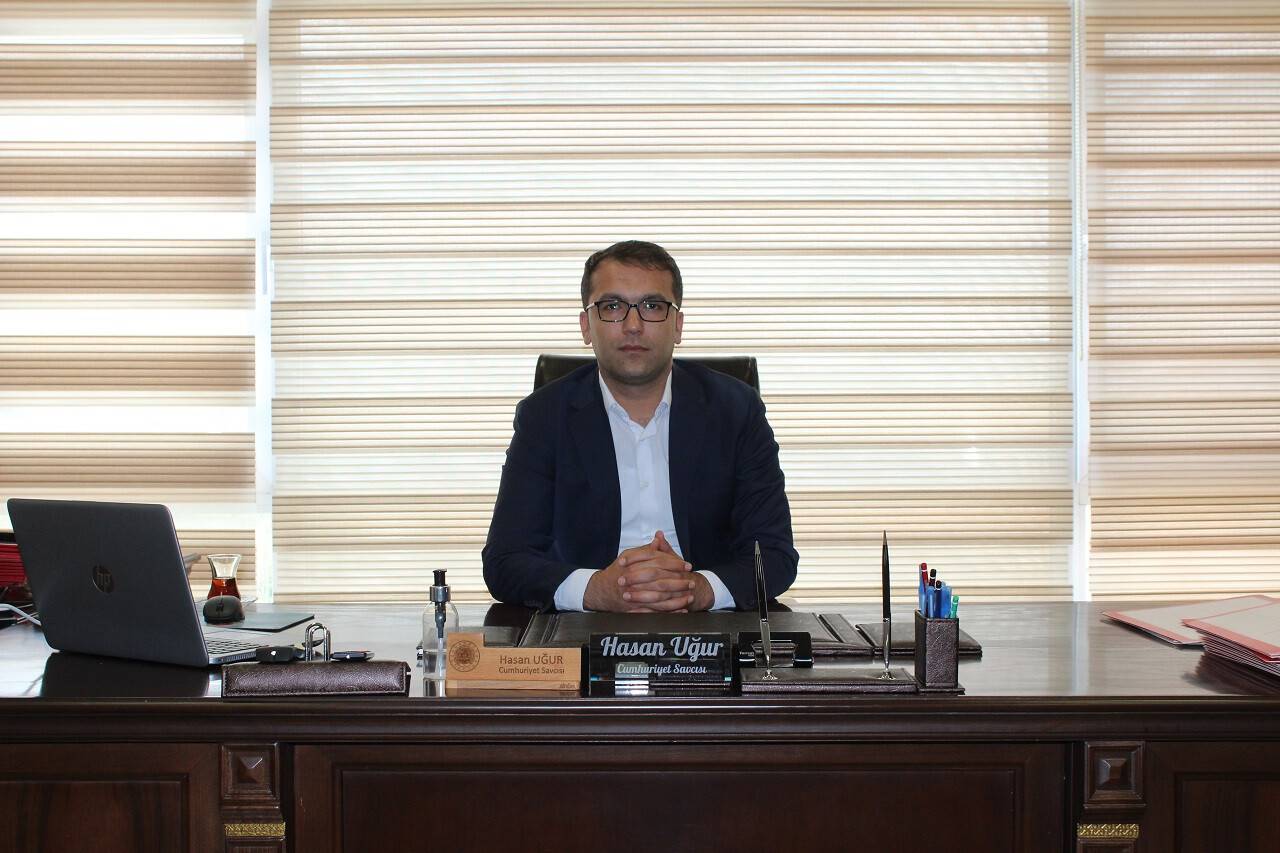 Yunak'a atanan cumhuriyet savcısı Hasan Uğur görevine başladı