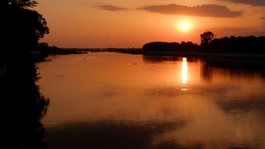 Meriç Nehri’nde hayran bırakan gün batımı manzarası