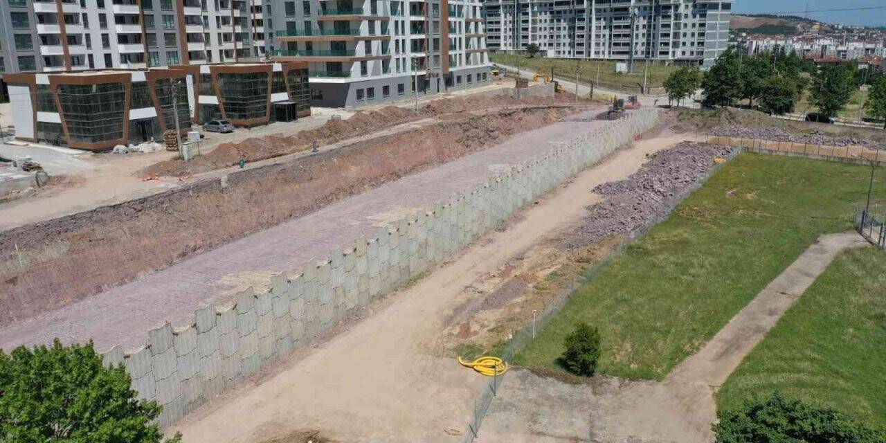 Trafo Sokak’ta toprakarme imalatı sürüyor