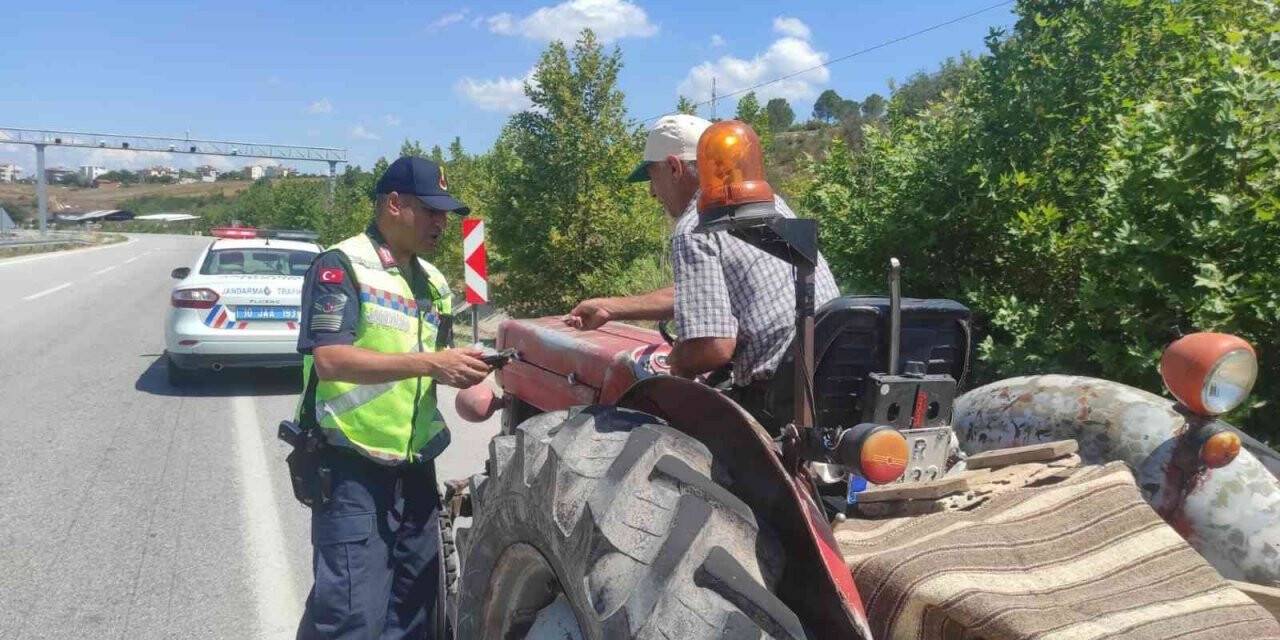Balıkesir’de jandarmadan traktör ve alkol denetimi