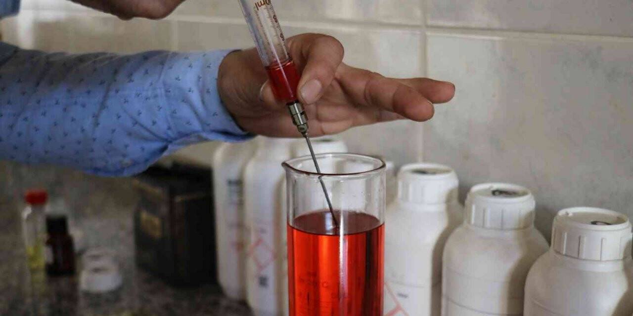 Dedesinden devraldığı meslekte Sakarya’nın kokularını dünyaya satıyor