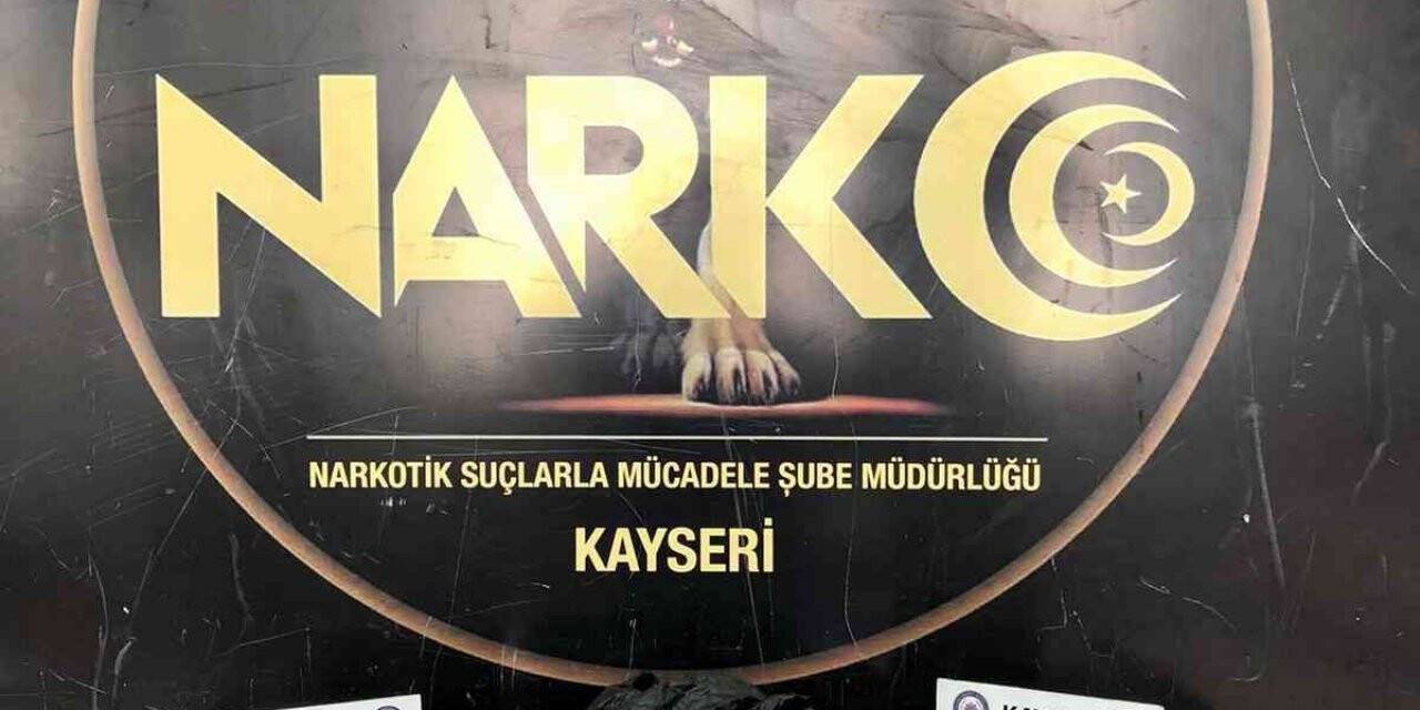 Kek poşetinde uyuşturucu ticaretine polis engeli