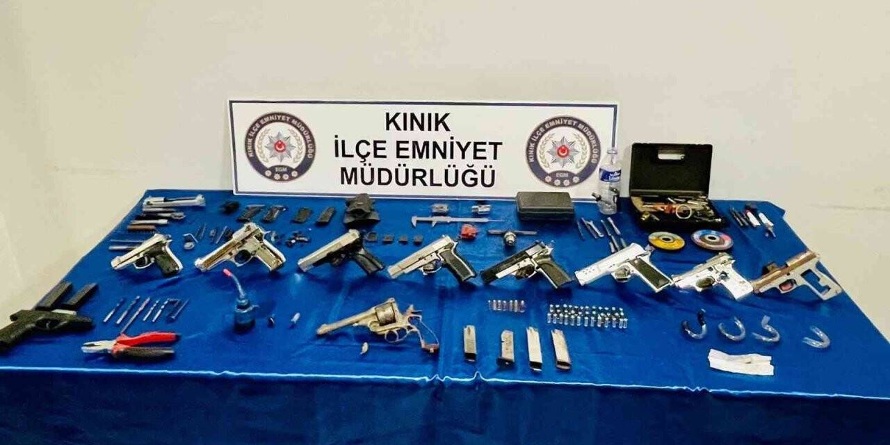 Kınık’ta operasyon: Çok sayıda silah ele geçirildi