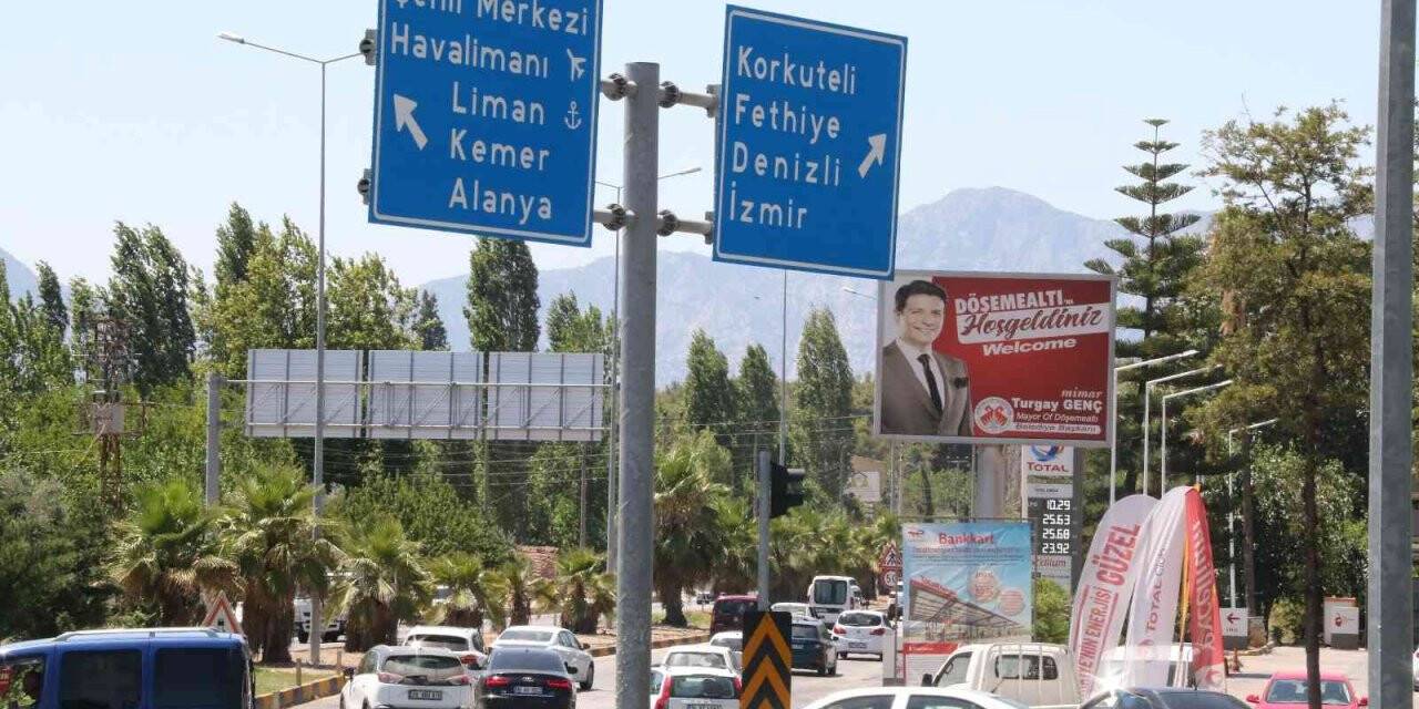Antalya’da tatilcilerin dönüş yolcuğu başladı
