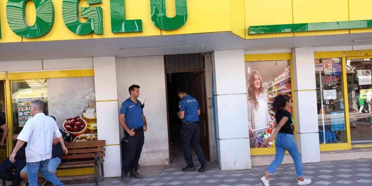 Çuvallı hırsız polisi görünce çuvalladı