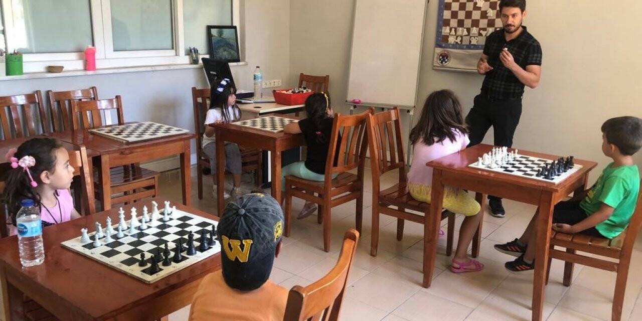 Burhaniye’ de yaz kurslarına yoğun ilgi