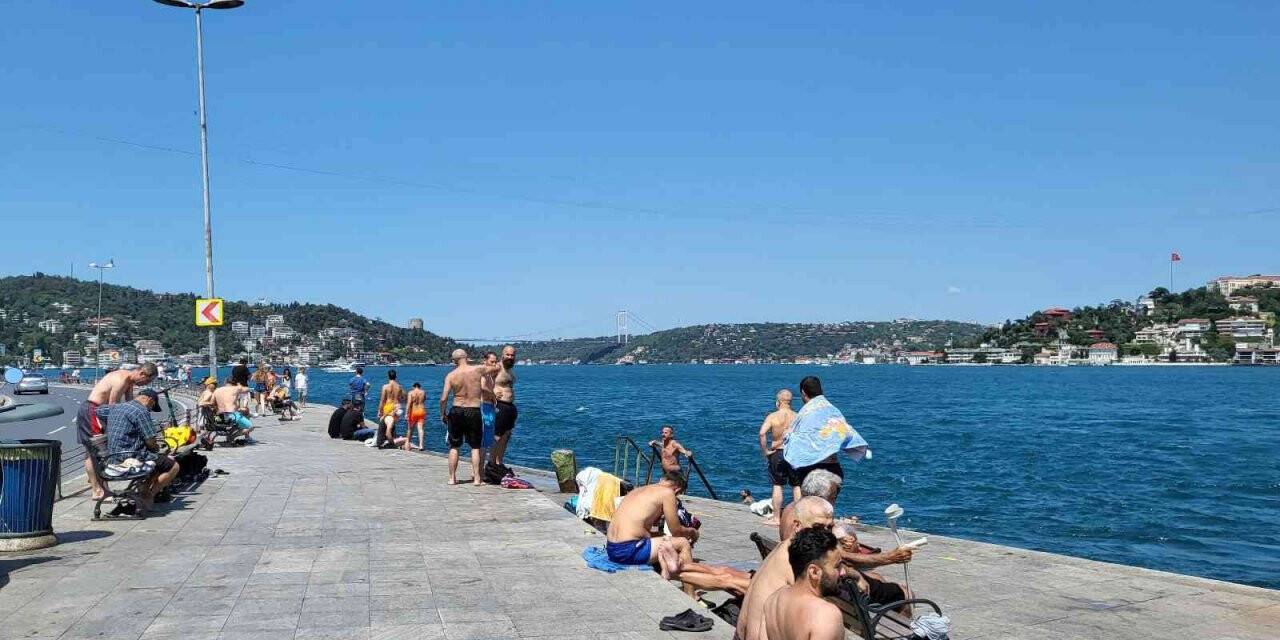 Sıcaktan bunalan İstanbullular soluğu sahillerde aldı