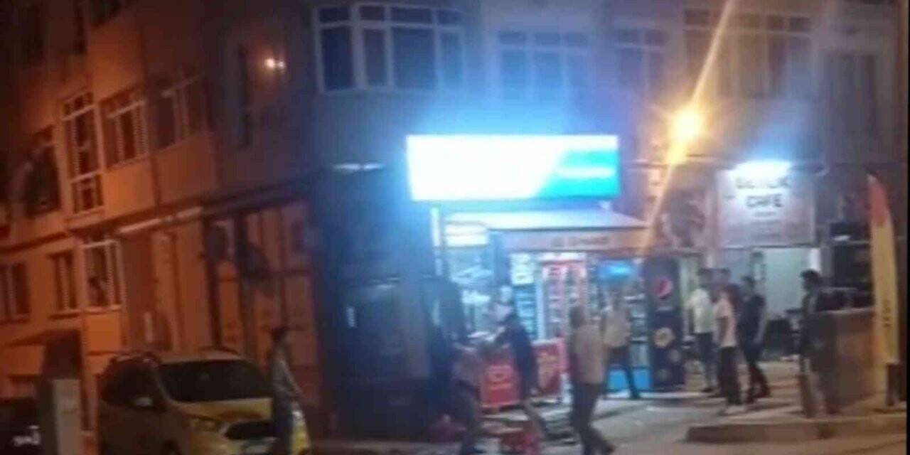 Yabancı uyrukluların tekme tokat kavgası kamerada