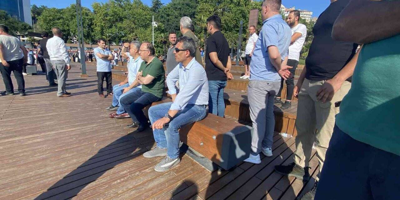 Vali Tutulmaz denizde kaybolan gencin ailesiyle biraya geldi