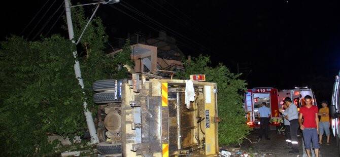 Çöp kamyonu devrildi: 2 ölü, 1 yaralı