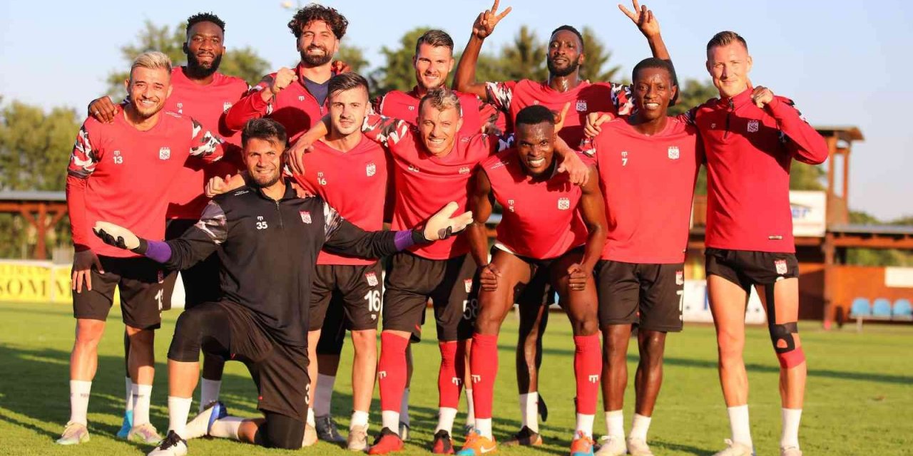 Sivasspor günü çift idmanla tamamladı