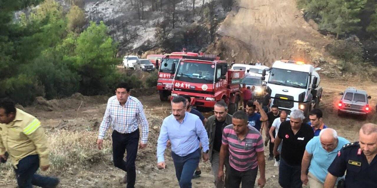 Vali Aksoy, yangın bölgesinde incelemelerde bulundu