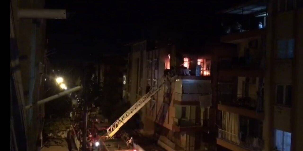 Antalya’da alevlere teslim olan evde 2 çocuk mahsur kaldı