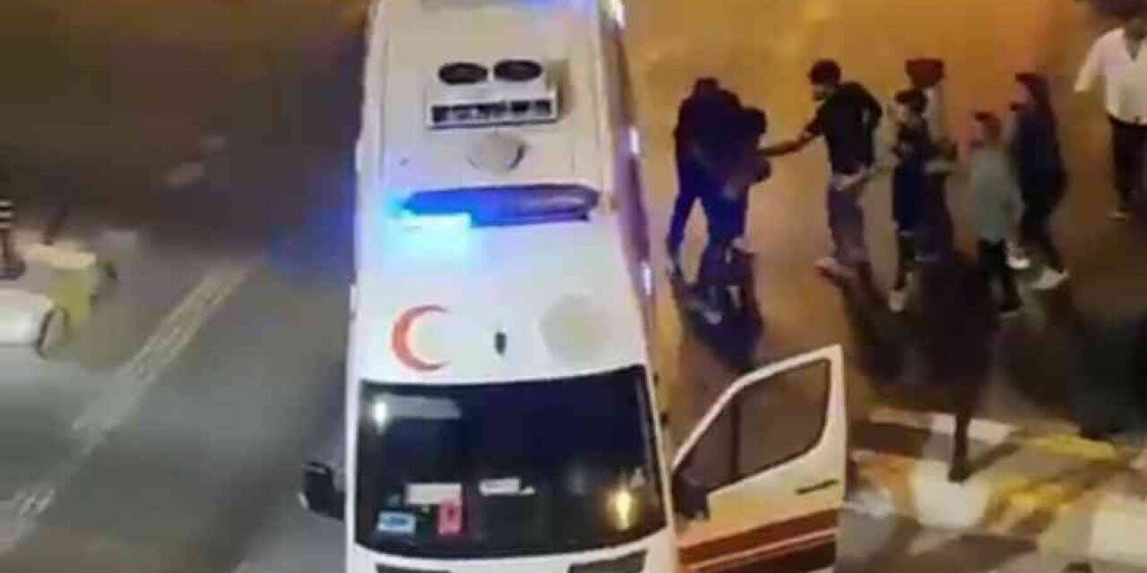 Esenyurt’ta hızlı gidiyor diye ambulans şoförüne küfretti, ortalık karıştı