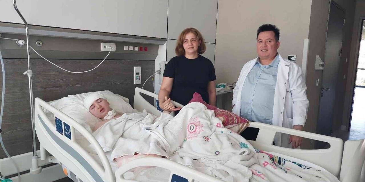 Türk hekimleri sayesinde titanyum meçlerle hayata tutundu