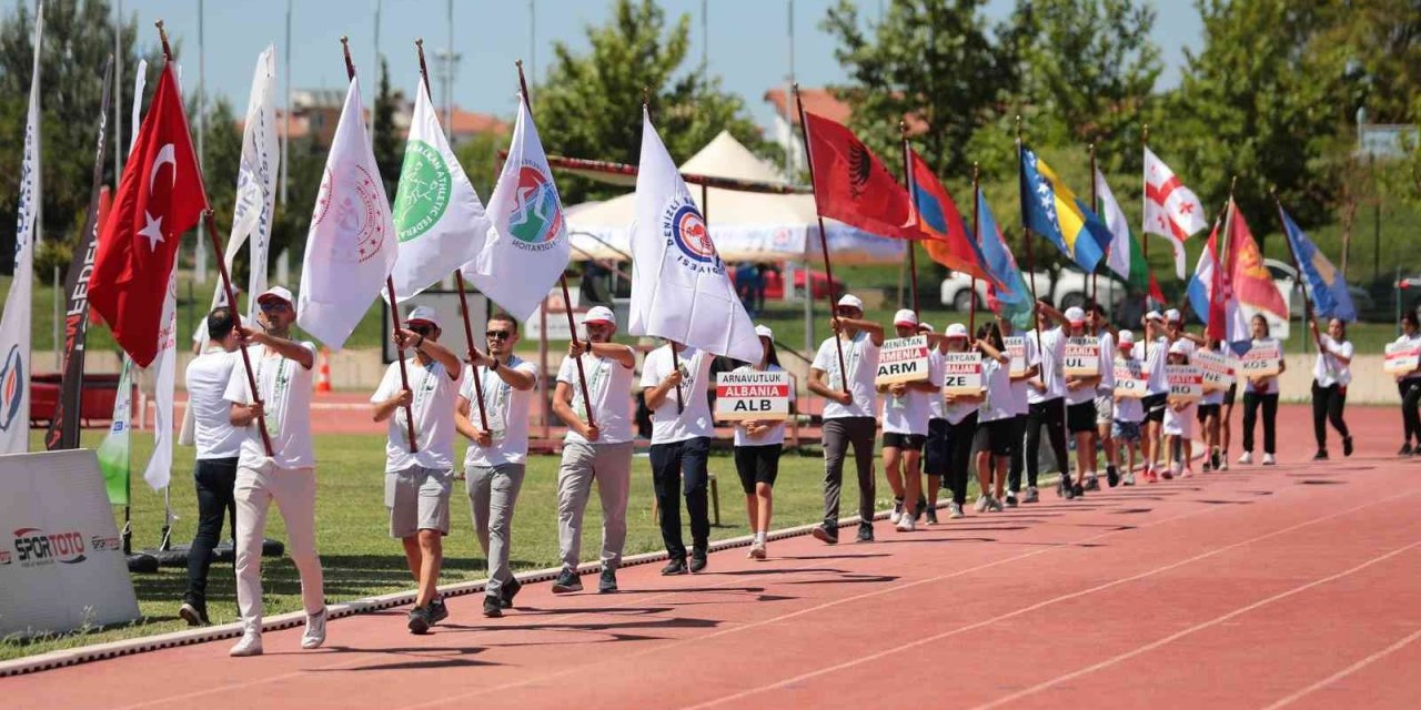 Aydınlı Ayşenur, Balkan Şampiyonası’ndan başarıyla döndü