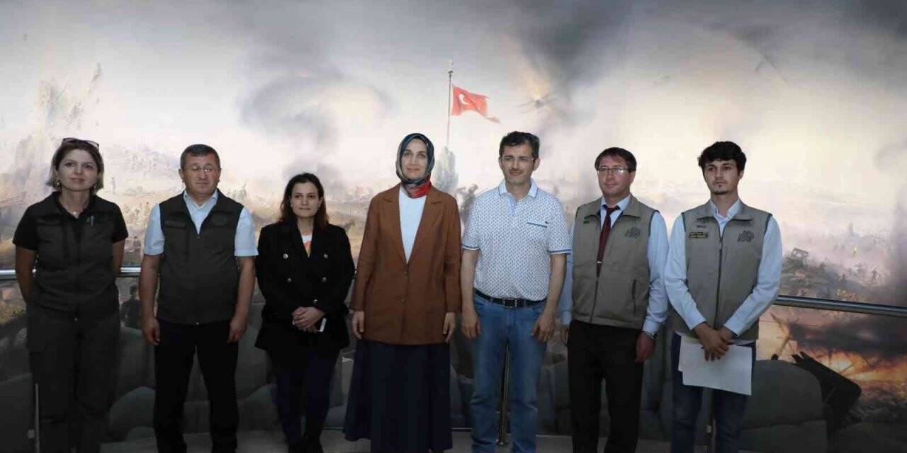 Vali Yiğitbaşı İstiklal Tanıtım Merkezini inceledi