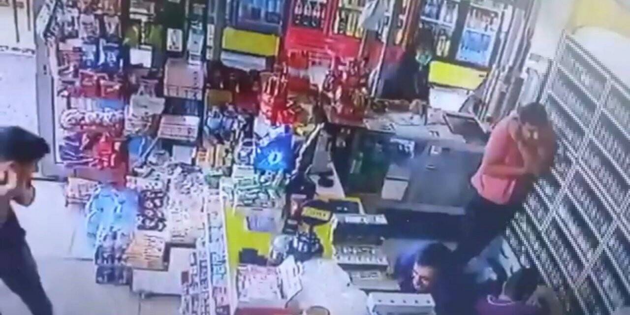 Büfeye silahlı saldırı kamerada