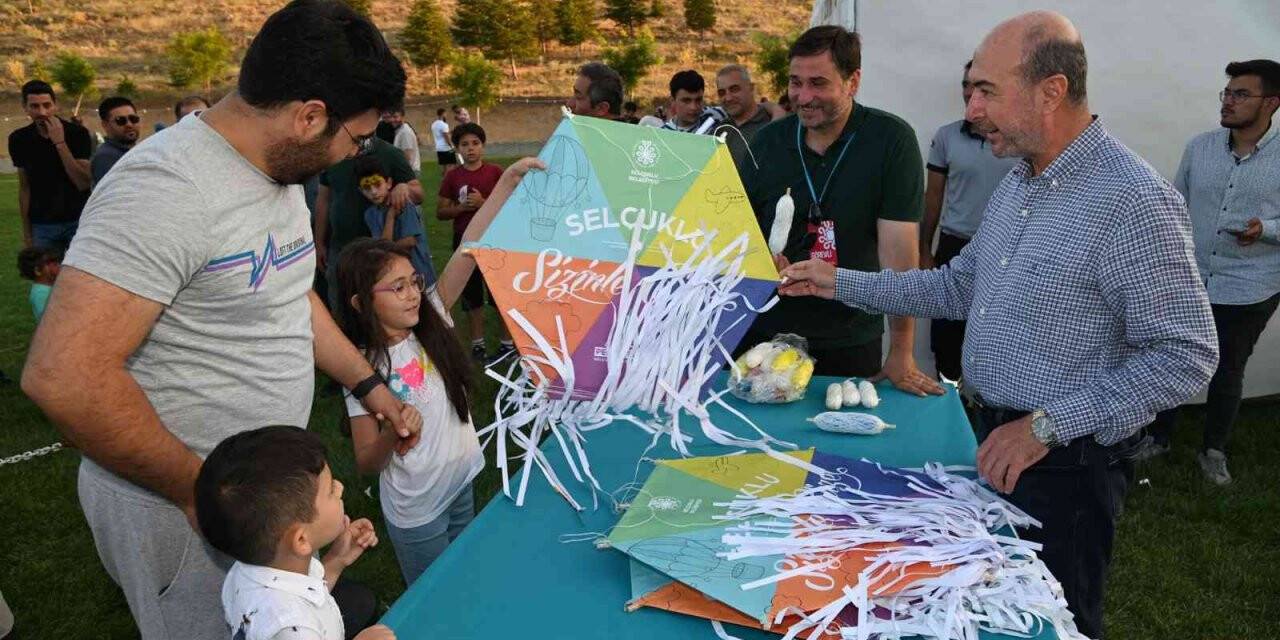 Selçuklu Seyir Tepesi’nde uçurtma şenliği