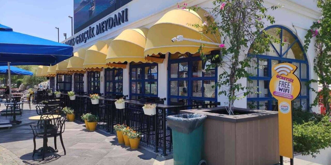 Marmaris Belediyesi, 19 Mayıs Gençlik Meydanı’nda ücretsiz internet  hizmeti başlattı