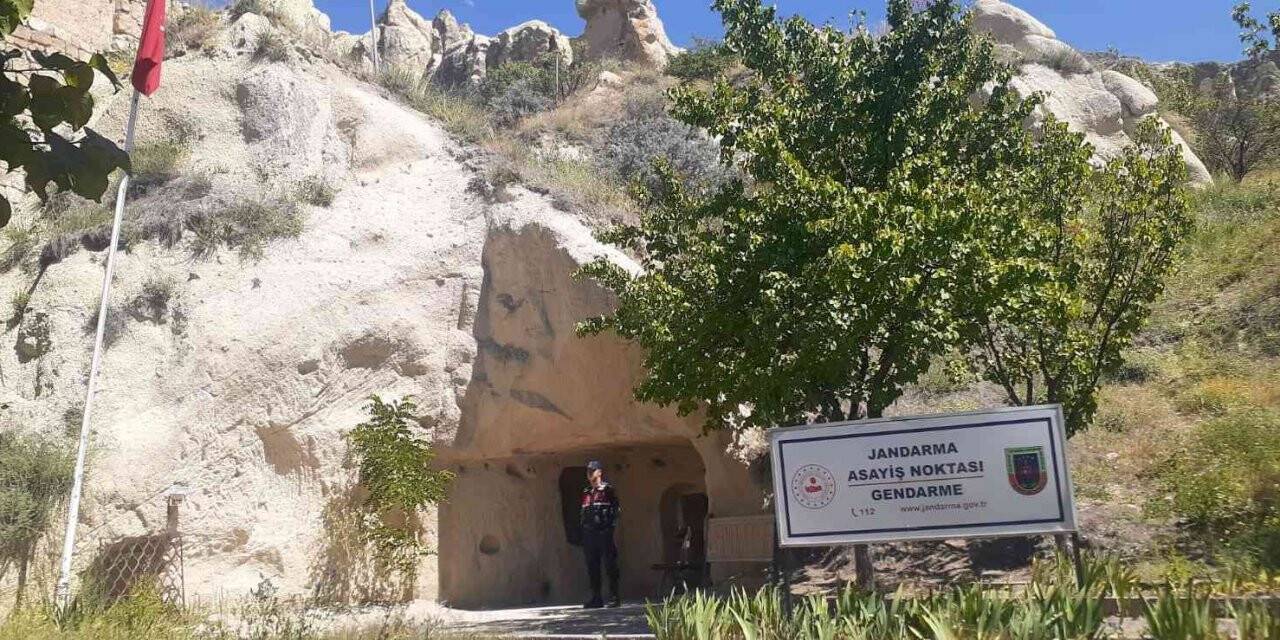 Peribacasından karakol kendine hayran bırakıyor