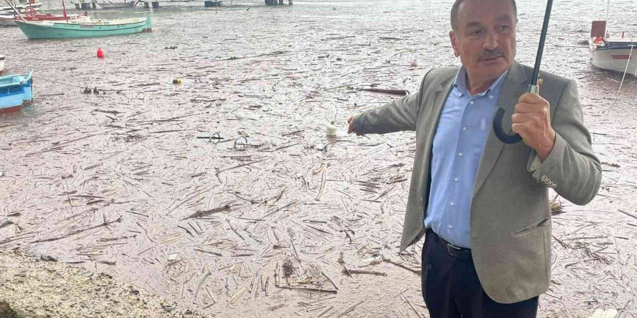 Şiddetli yağış nedeniyle iki balıkçı teknesi battı