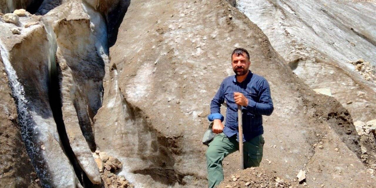 Doğaseverler 20 bin yıllık buzulları gezdi