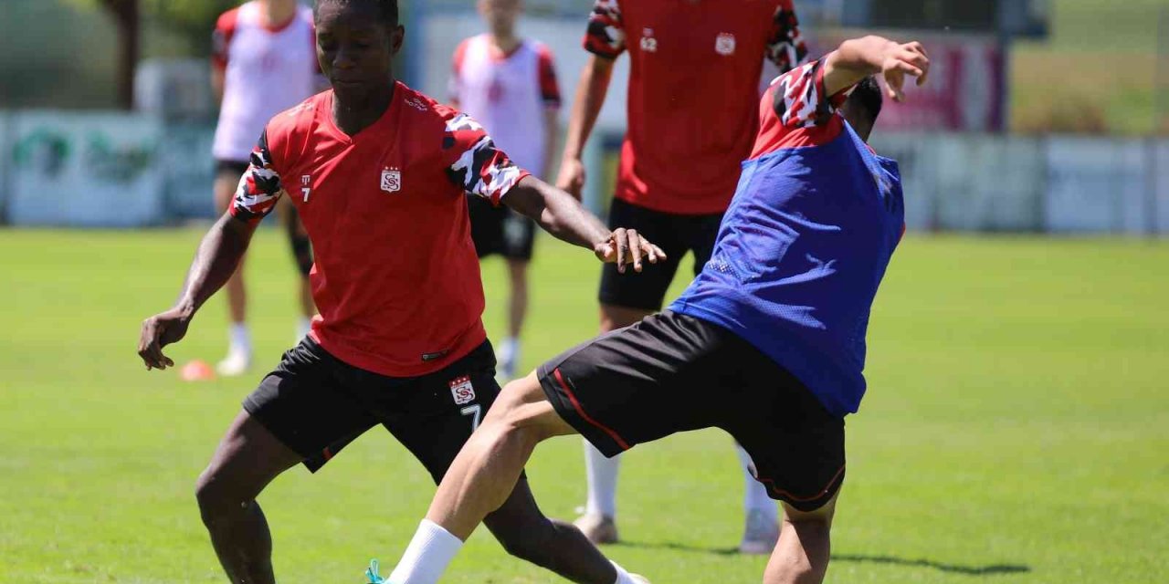 Sivasspor günün ilk antrenmanını yaptı