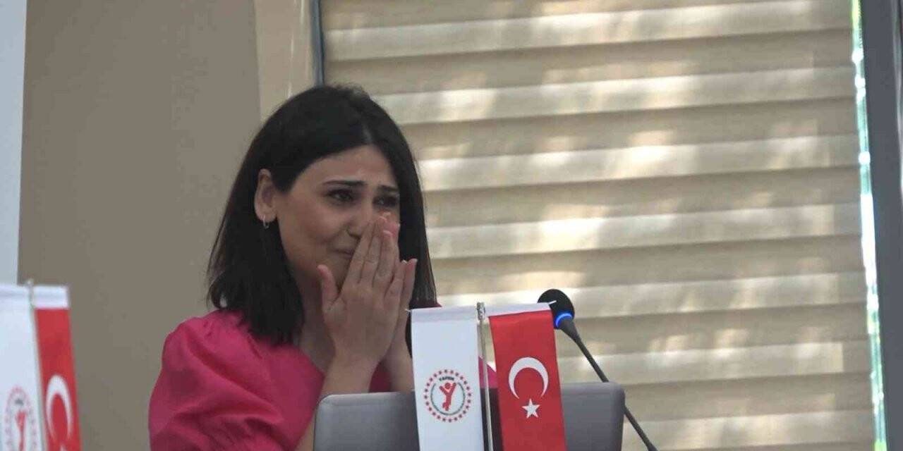 Azerbaycanlı gazeteci Karabağ’ın geri alındığı için gözyaşları içinde teşekkür etti