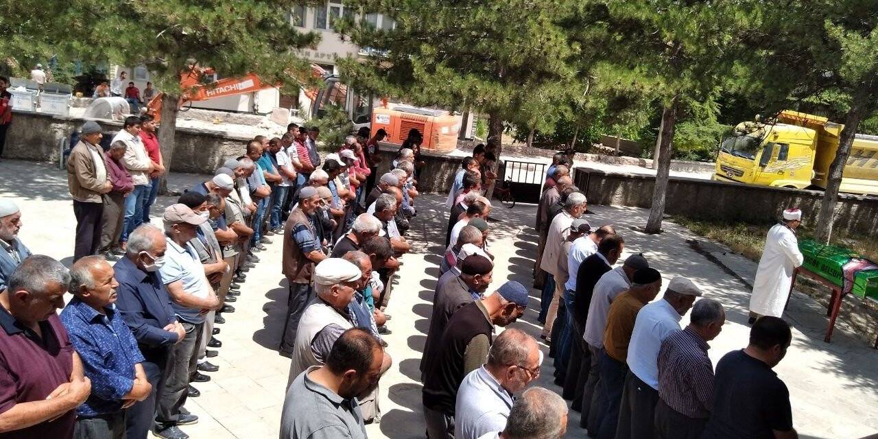 Kardeşi tarafından öldürülen kadın toprağa verildi