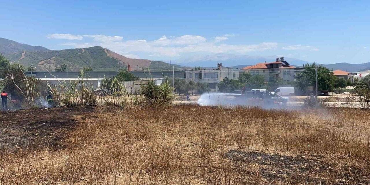Fethiye’de tarım arazisinde çıkan yangın büyümeden söndürüldü