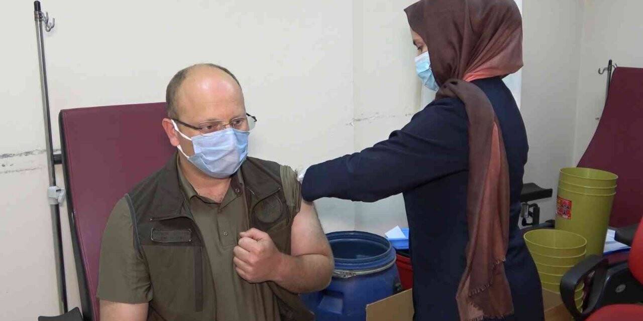 Vakalar arttı, aşı randevuları açıldı